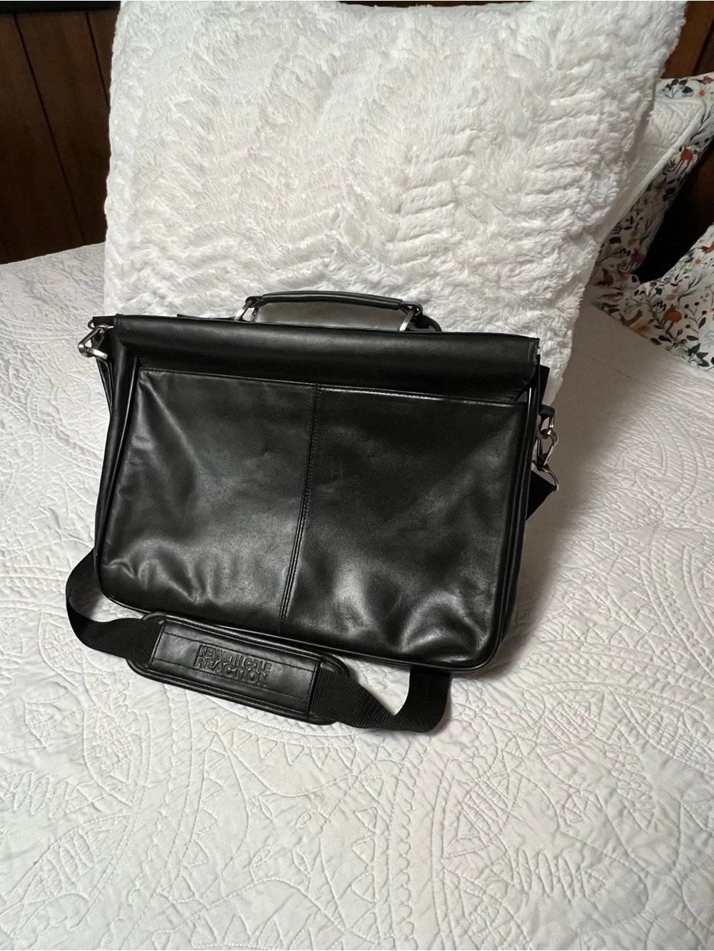Kenneth Cole Reaction Black Leather Messenger Bag with Adjustable Strap